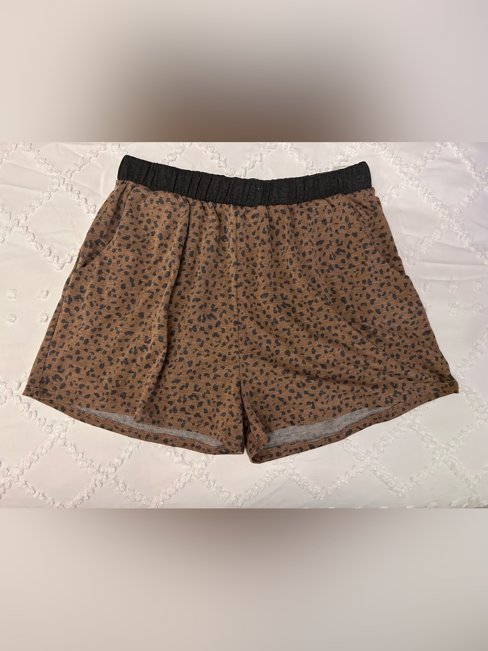 PINK LILY LEOPARD PRINT POCKETED SHORTS